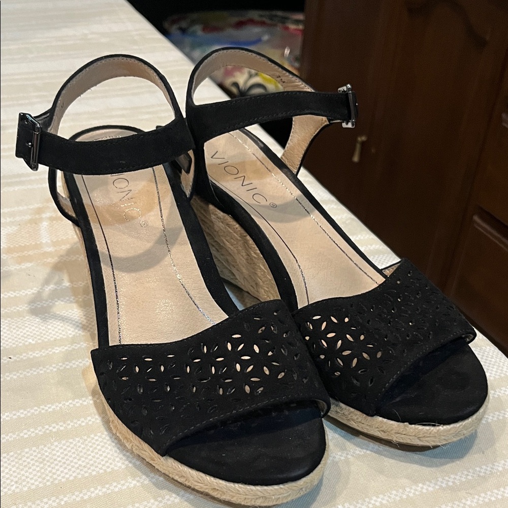 Vionic Ariel Wedge Sandals size 7 women’s